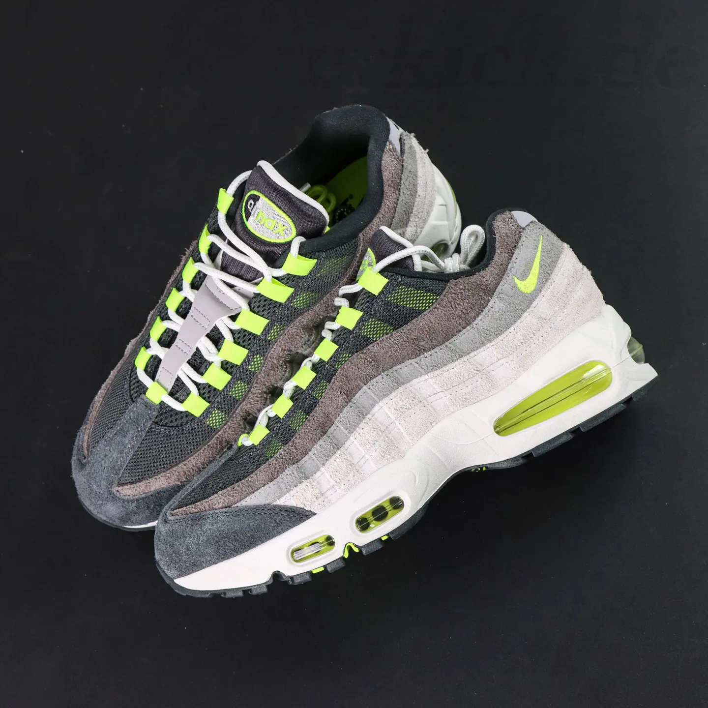Air Max 95 Big Bubble OG „Reverse Neon“ in Schwarz und Grau – Bild 2