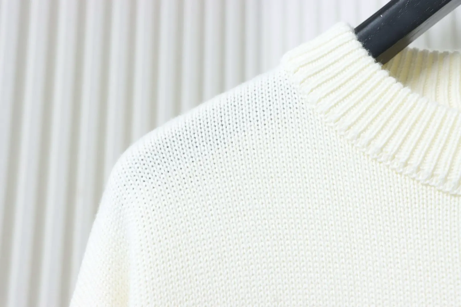 Ami 21Fw Pullover mit gesticktem Herzlogo und Rundhalsausschnitt – Bild 6