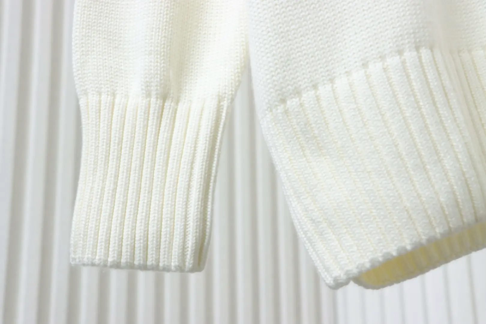 Ami 21Fw Pullover mit gesticktem Herzlogo und Rundhalsausschnitt – Bild 4