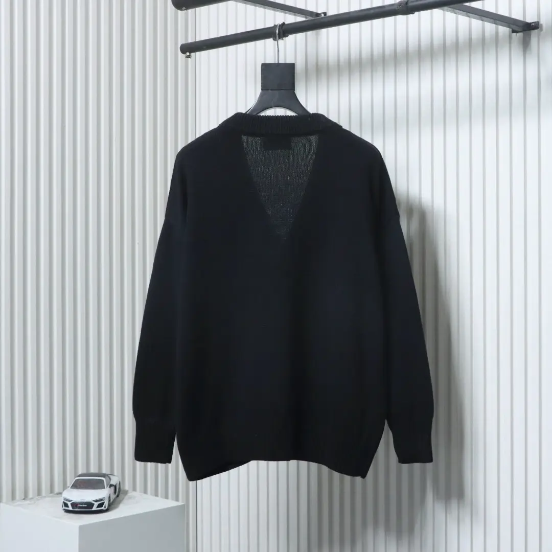 Ami 21Fw Strickjacke mit Herzstickerei und Mikro-Logo – Bild 13