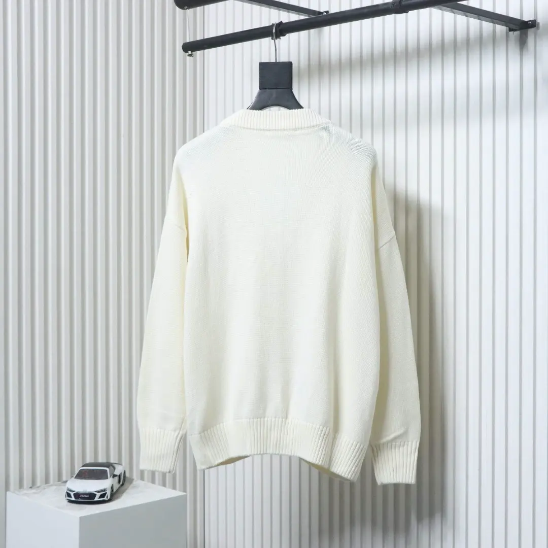 Ami 21Fw Strickjacke mit Herzstickerei und Mikro-Logo – Bild 2