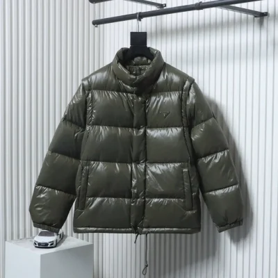 Daunenjacke mit abnehmbaren Ärmeln mit dreieckigem Logo2