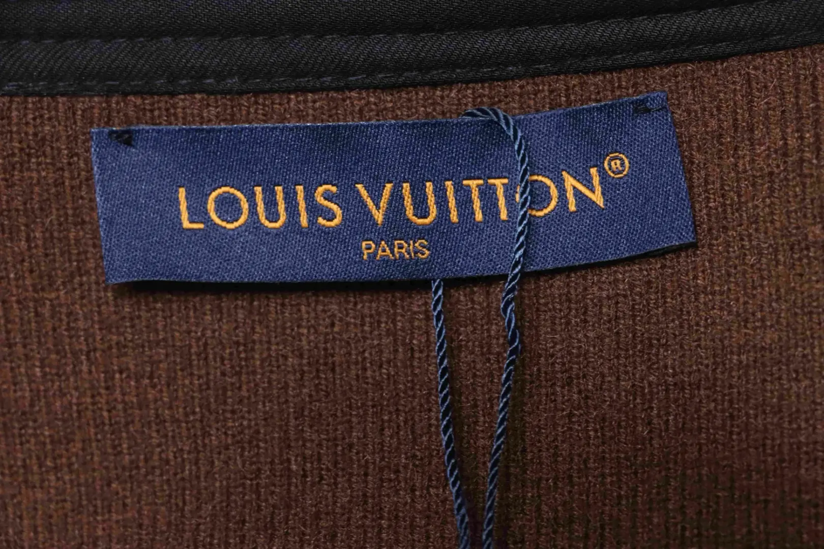 Dreifache reflektierende Logo-Verzierung mit Blumenmuster auf einem Cardigan mit Kimonokragen – Bild 6