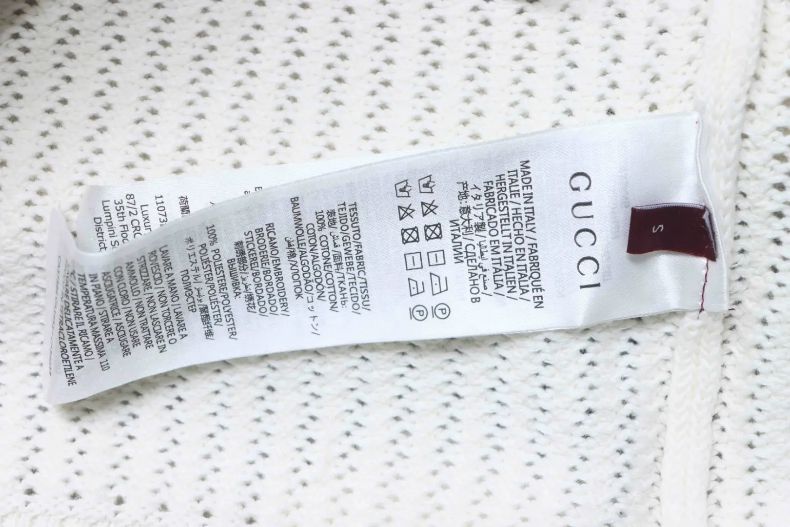 Gestreifte, grob gestrickte Strickjacke mit Saum – Bild 9