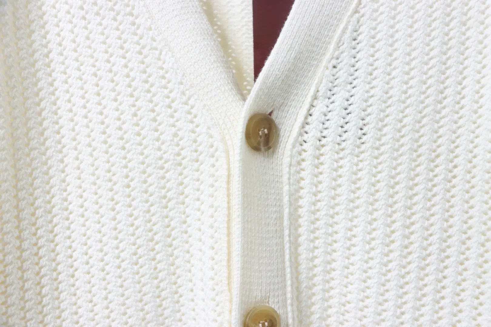 Gestreifte, grob gestrickte Strickjacke mit Saum – Bild 7