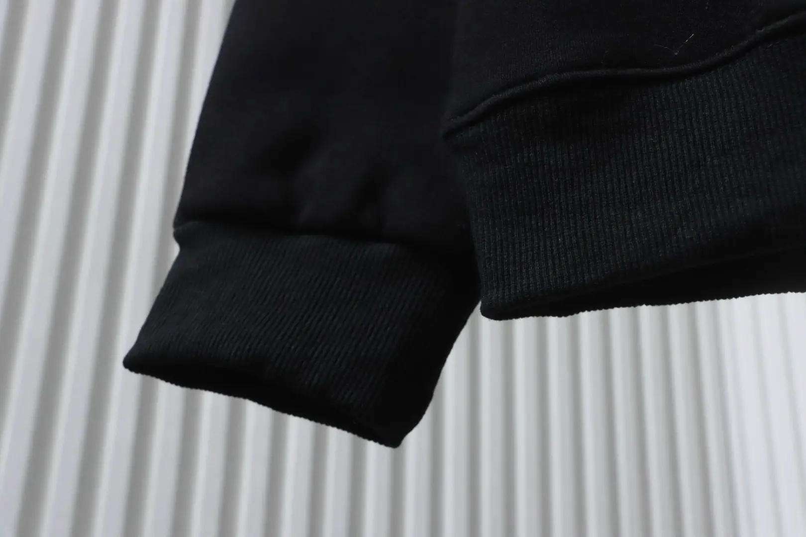 Hoodie mit Diamantmuster – Bild 4