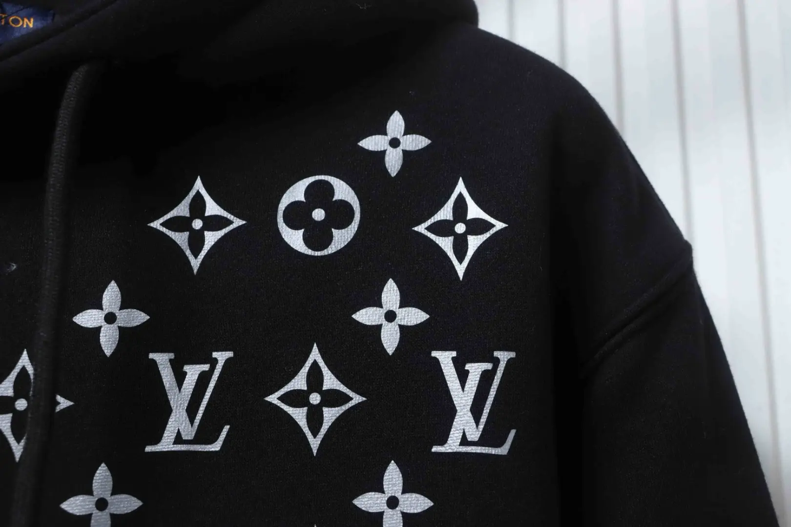 Hoodie mit Diamantmuster – Bild 10