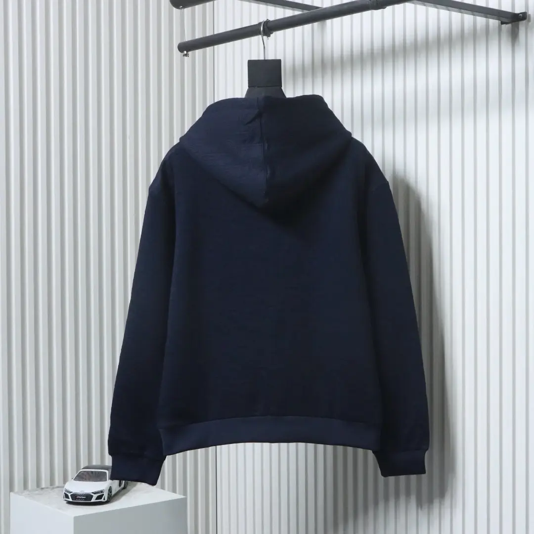 Hoodie mit Monogrammprägung – Bild 13