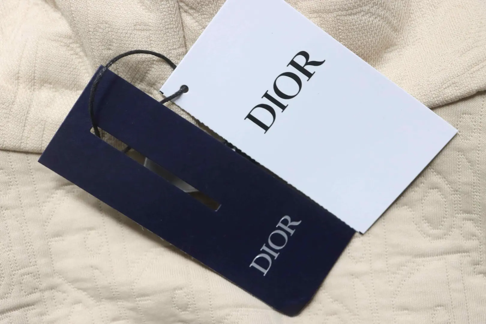 Hoodie mit Monogrammprägung – Bild 11