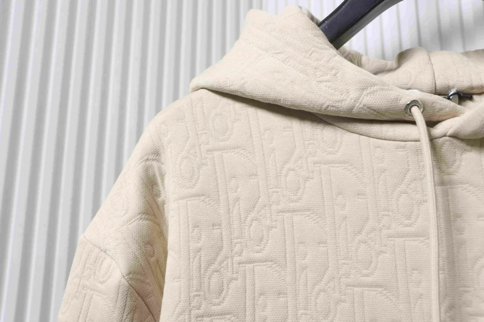 Hoodie mit Monogrammprägung – Bild 5