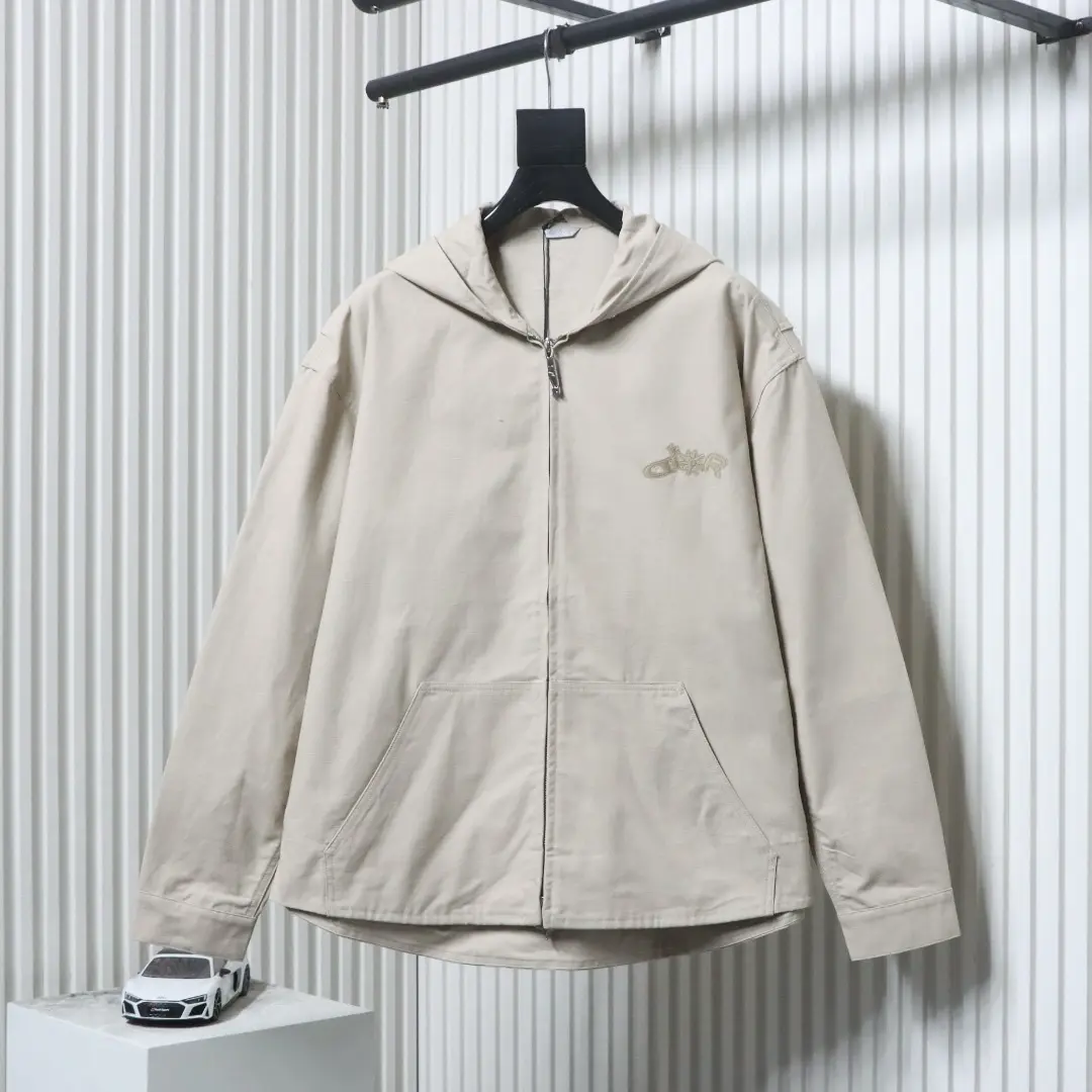 Kapuzenjacke aus Canvas mit gesticktem Logo und Kette in Zusammenarbeit mit anderen Designern – Bild 3