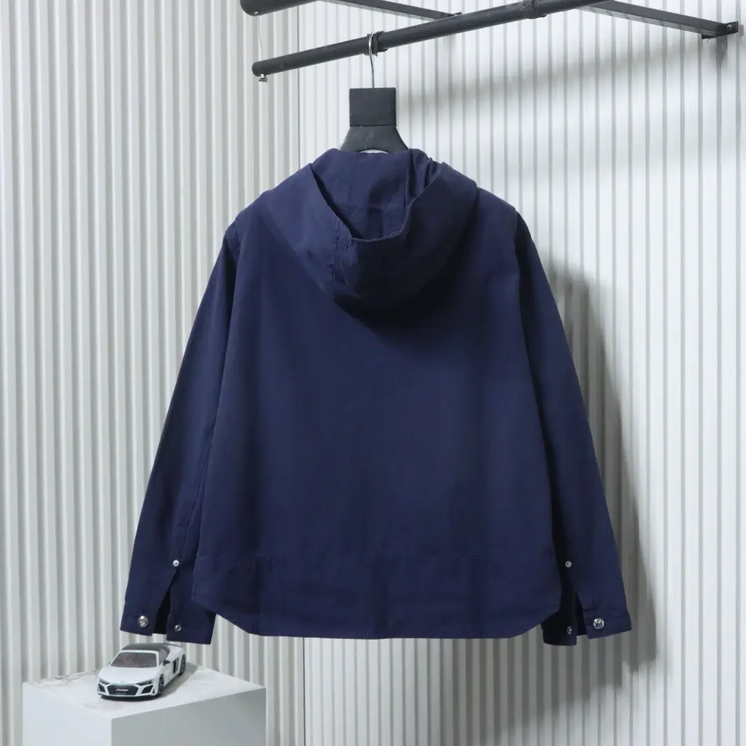 Kapuzenjacke aus Canvas mit gesticktem Logo und Kette in Zusammenarbeit mit anderen Designern – Bild 2