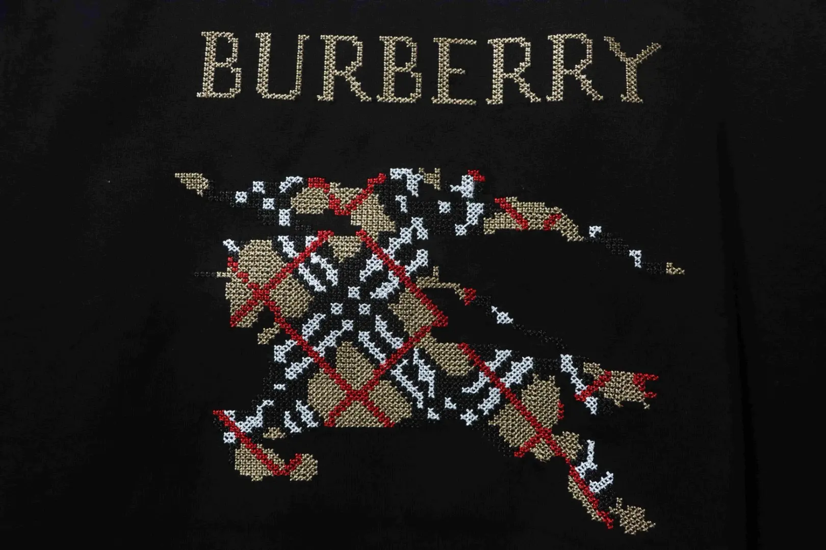 Kariertes Langarmshirt mit Kriegspferde-Muster – Bild 7