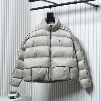 Moncler 3D Stepp-Daunenjacke mit Reißverschluss (kurz)