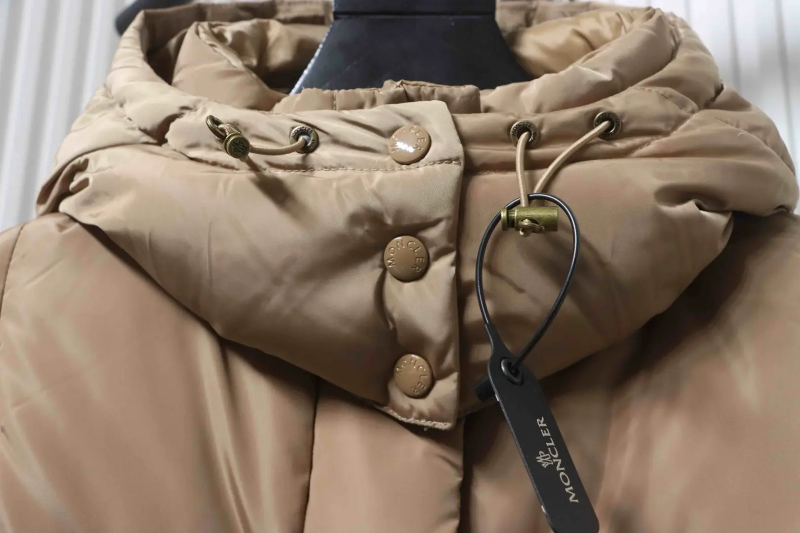 Moncler Agneux Square Stepp-Daunenjacke mit Kapuze – Bild 6