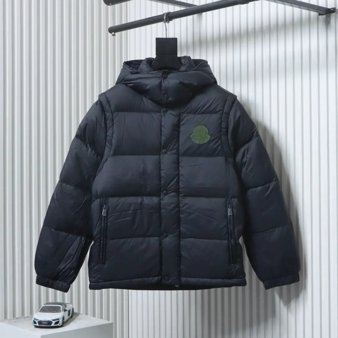 Moncler CYCLONE Daunenjacke mit großem Logo, abnehmbaren Ärmeln und Kapuze – Bild 10