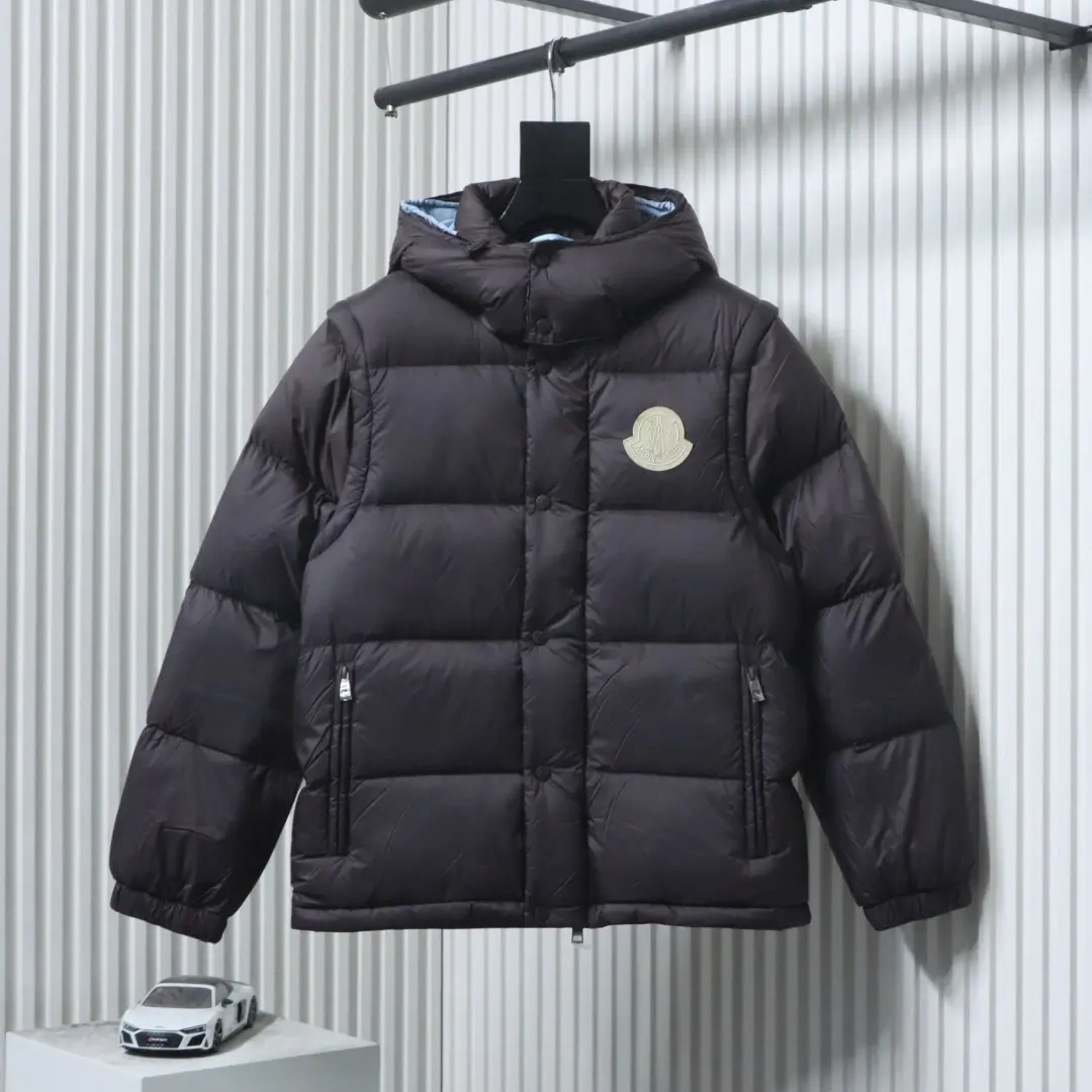 Moncler CYCLONE Daunenjacke mit großem Logo, abnehmbaren Ärmeln und Kapuze