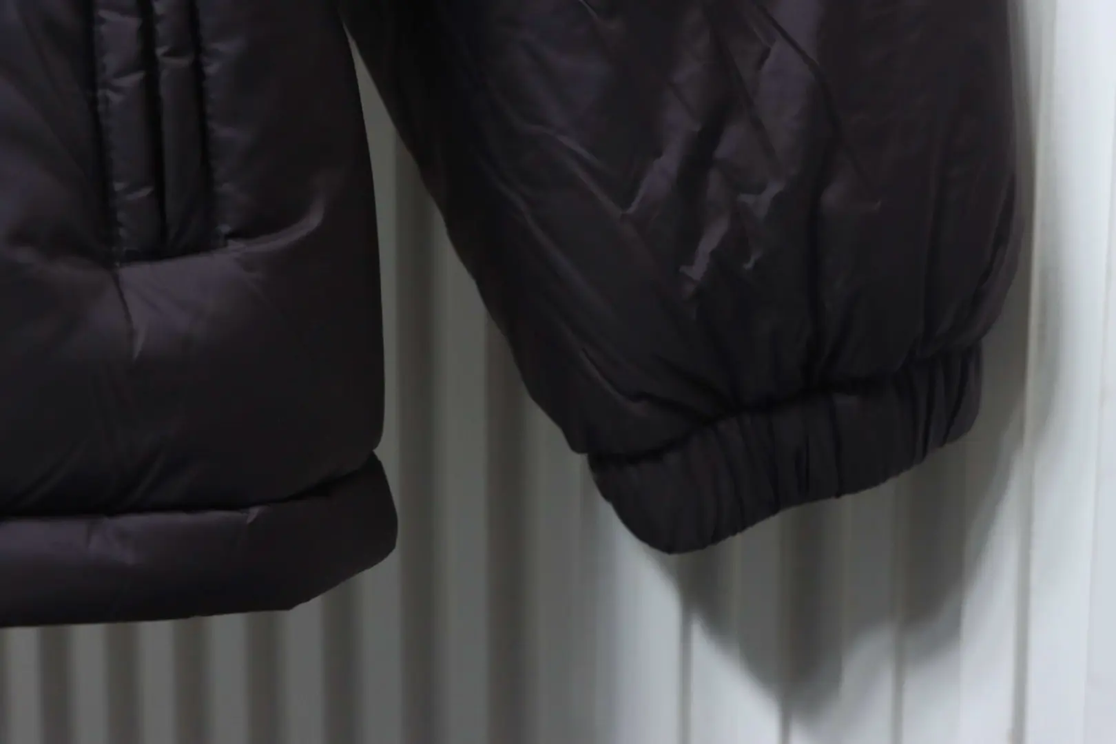 Moncler CYCLONE Daunenjacke mit großem Logo, abnehmbaren Ärmeln und Kapuze – Bild 8