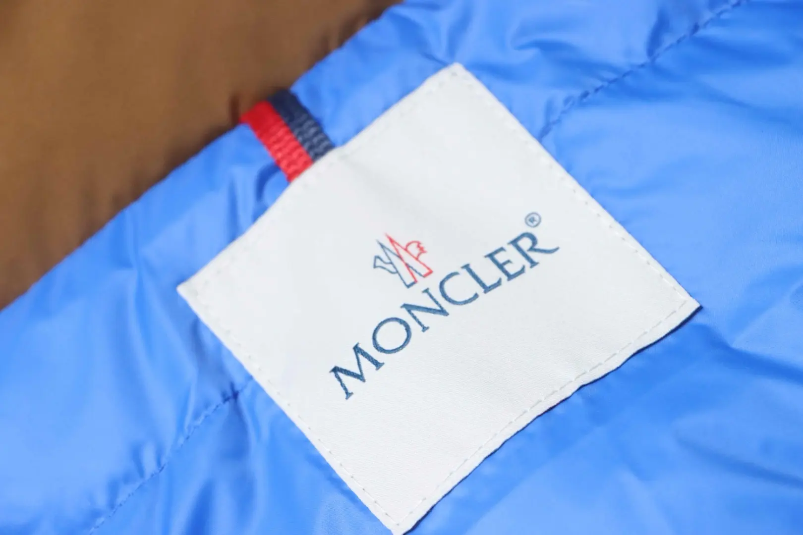 Moncler Epine Daunenjacke mit kurzem Stehkragen – Bild 9