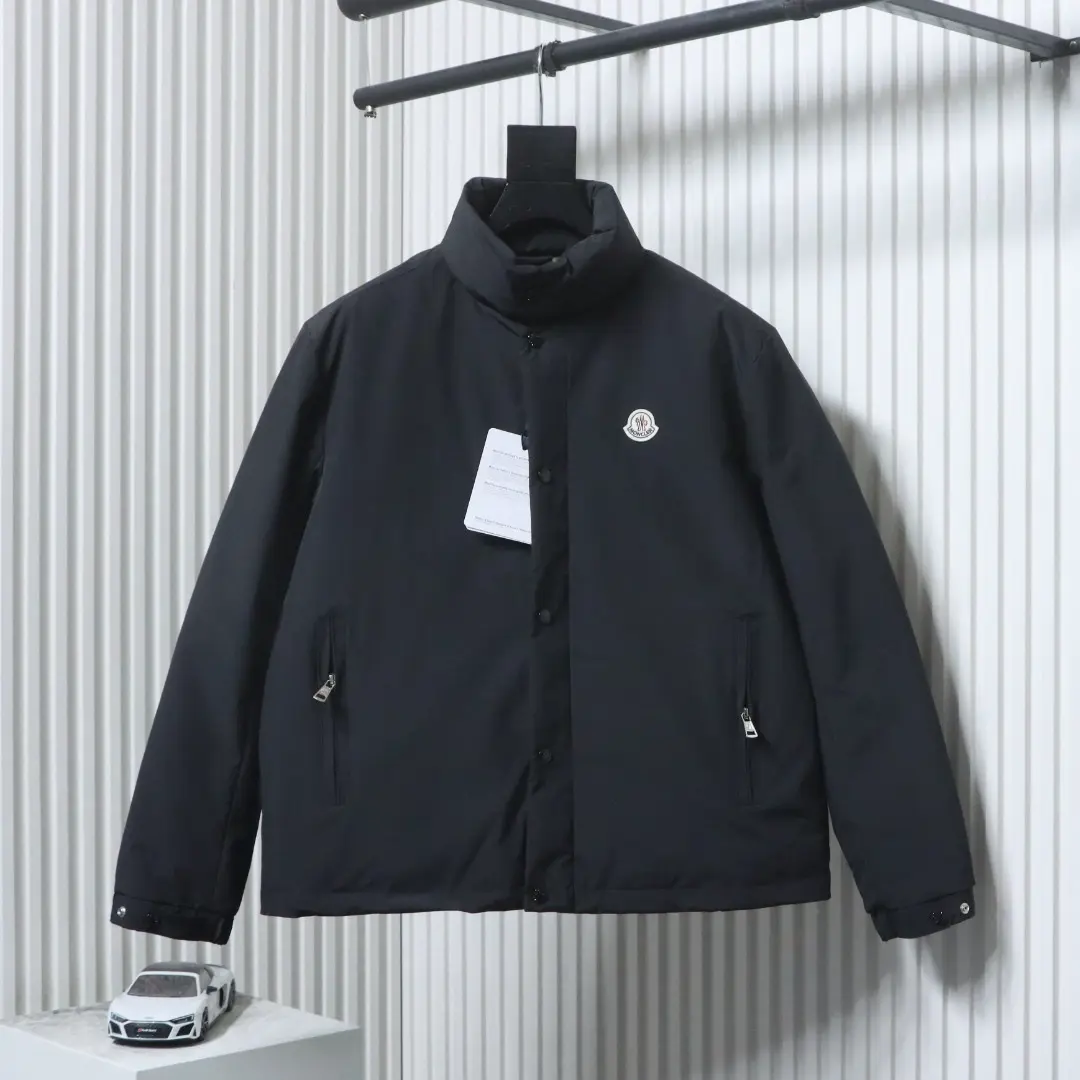 Moncler Epine Daunenjacke mit kurzem Stehkragen – Bild 12