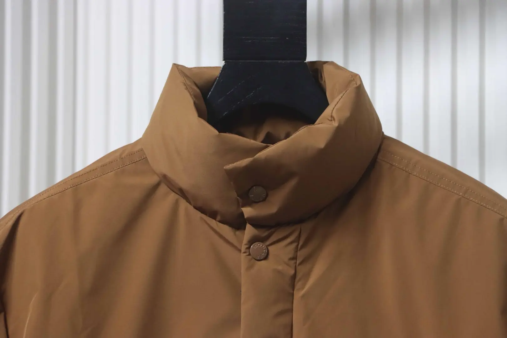 Moncler Epine Daunenjacke mit kurzem Stehkragen – Bild 3