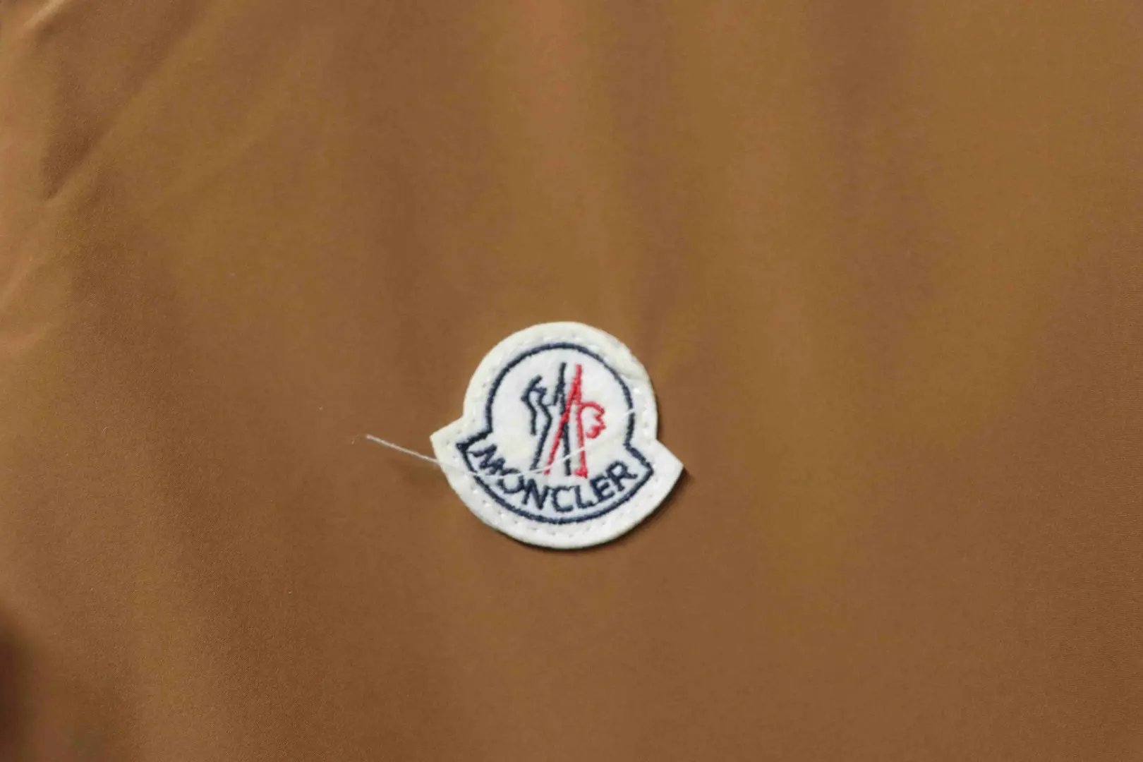 Moncler Epine Daunenjacke mit kurzem Stehkragen – Bild 6