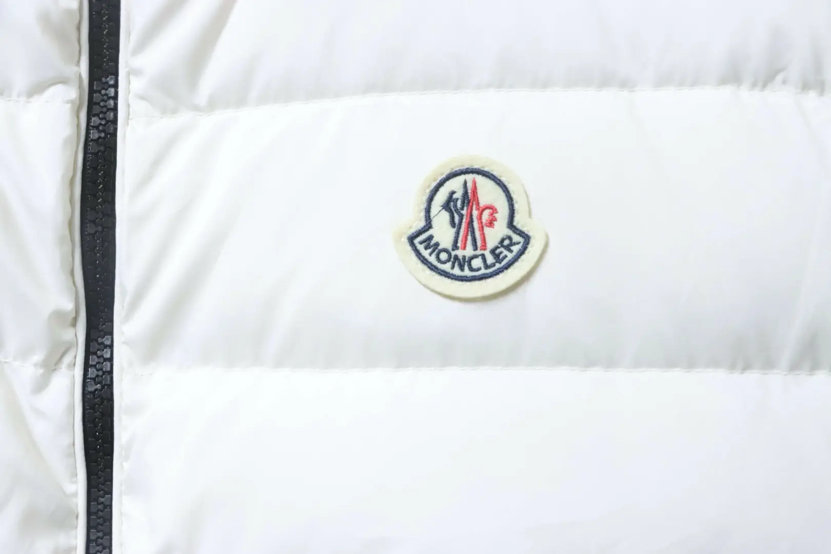 Moncler Strickjacke mit Patchwork-Daunen – Bild 10