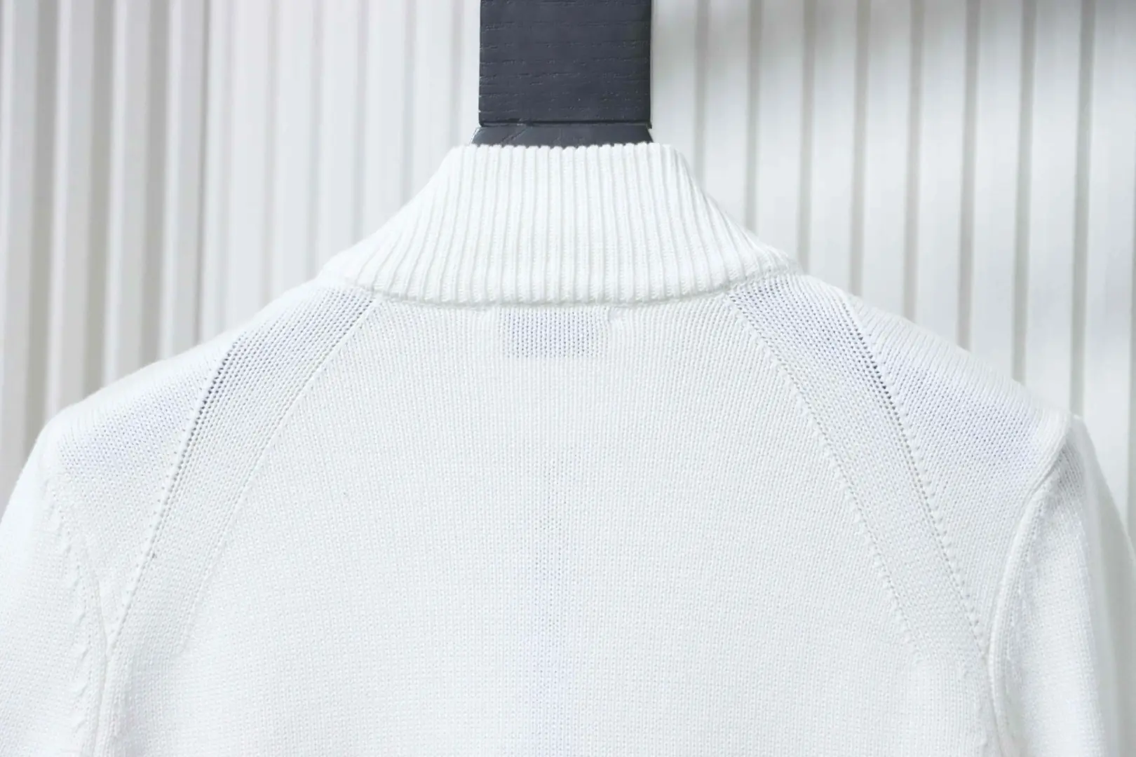 Moncler Strickjacke mit Patchwork-Daunen – Bild 4