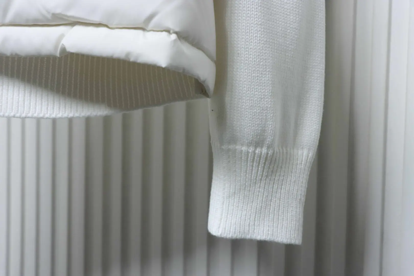 Moncler Strickjacke mit Patchwork-Daunen – Bild 8