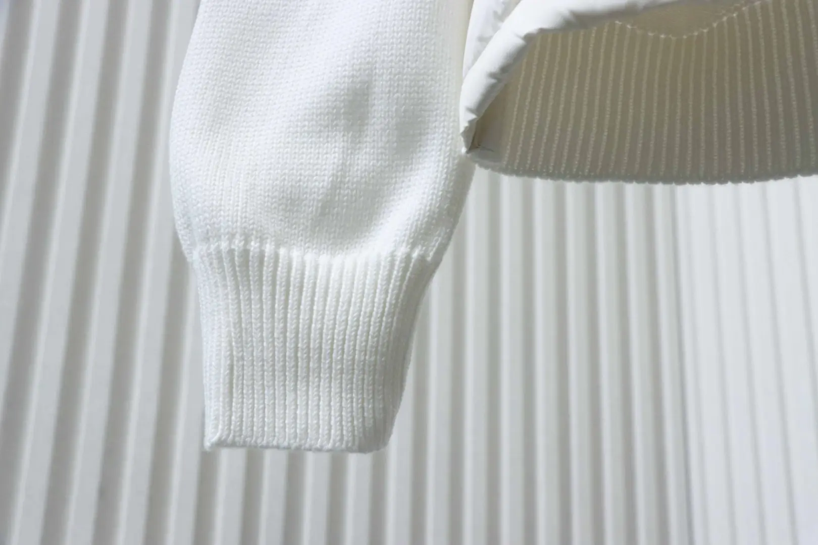 Moncler Strickjacke mit Patchwork-Daunen – Bild 7