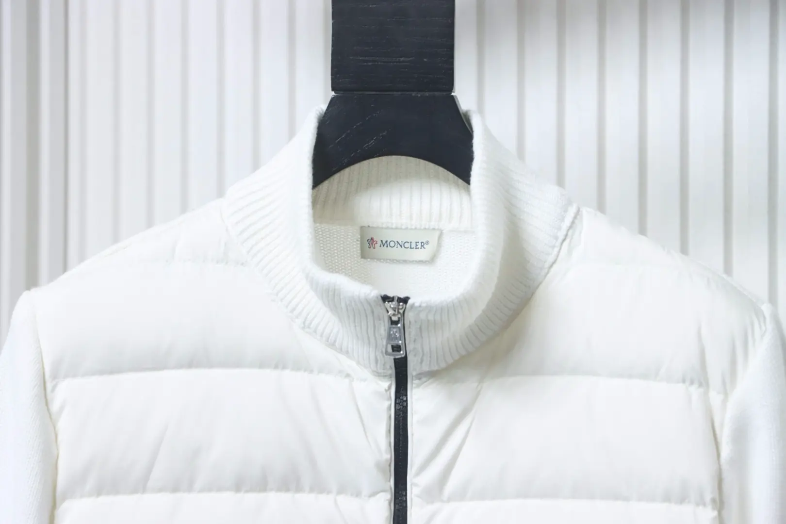 Moncler Strickjacke mit Patchwork-Daunen – Bild 3