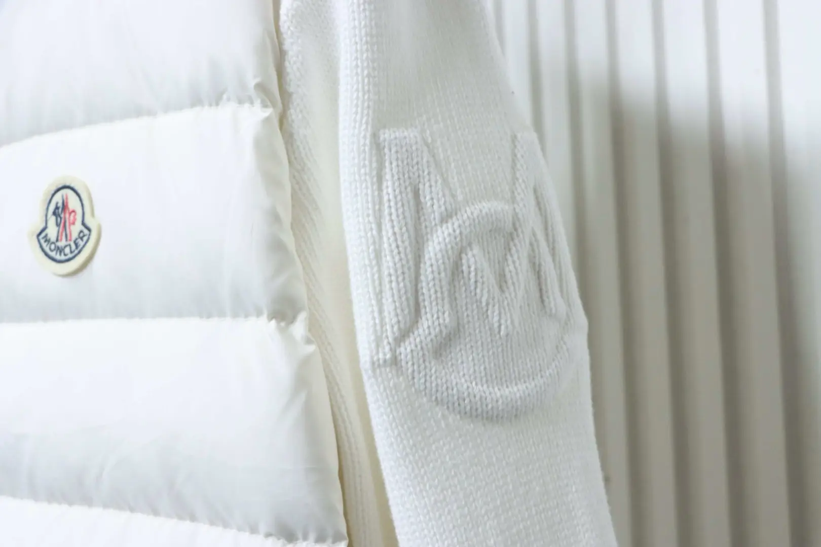 Moncler Strickjacke mit Patchwork-Daunen – Bild 6