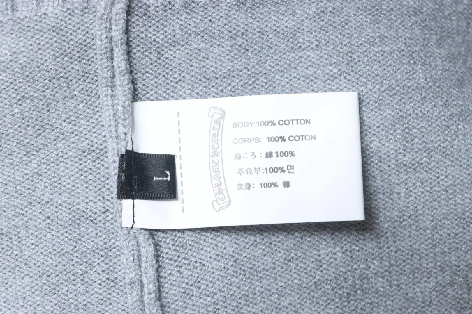 Strickpullover mit Kapuze und Lederetikett mit CH-Patch – Bild 8