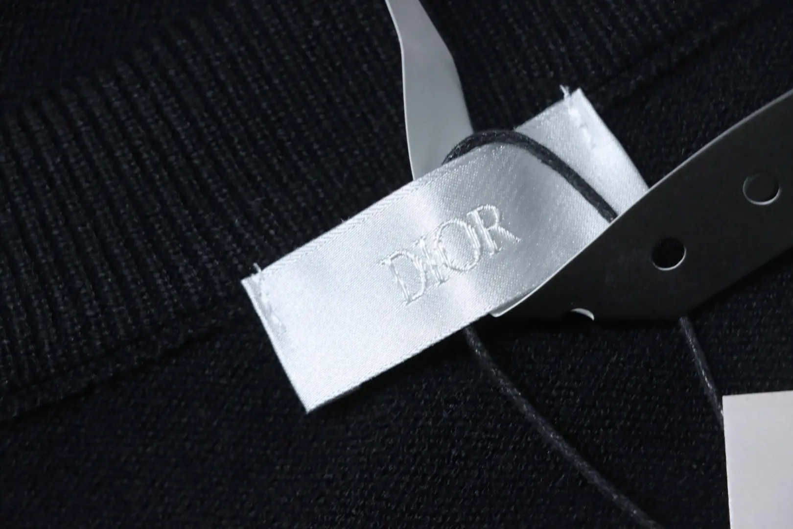 Strickpullover mit floralem Stickmuster – Bild 9