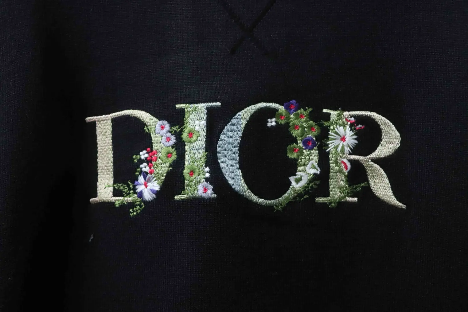 Strickpullover mit floralem Stickmuster – Bild 6