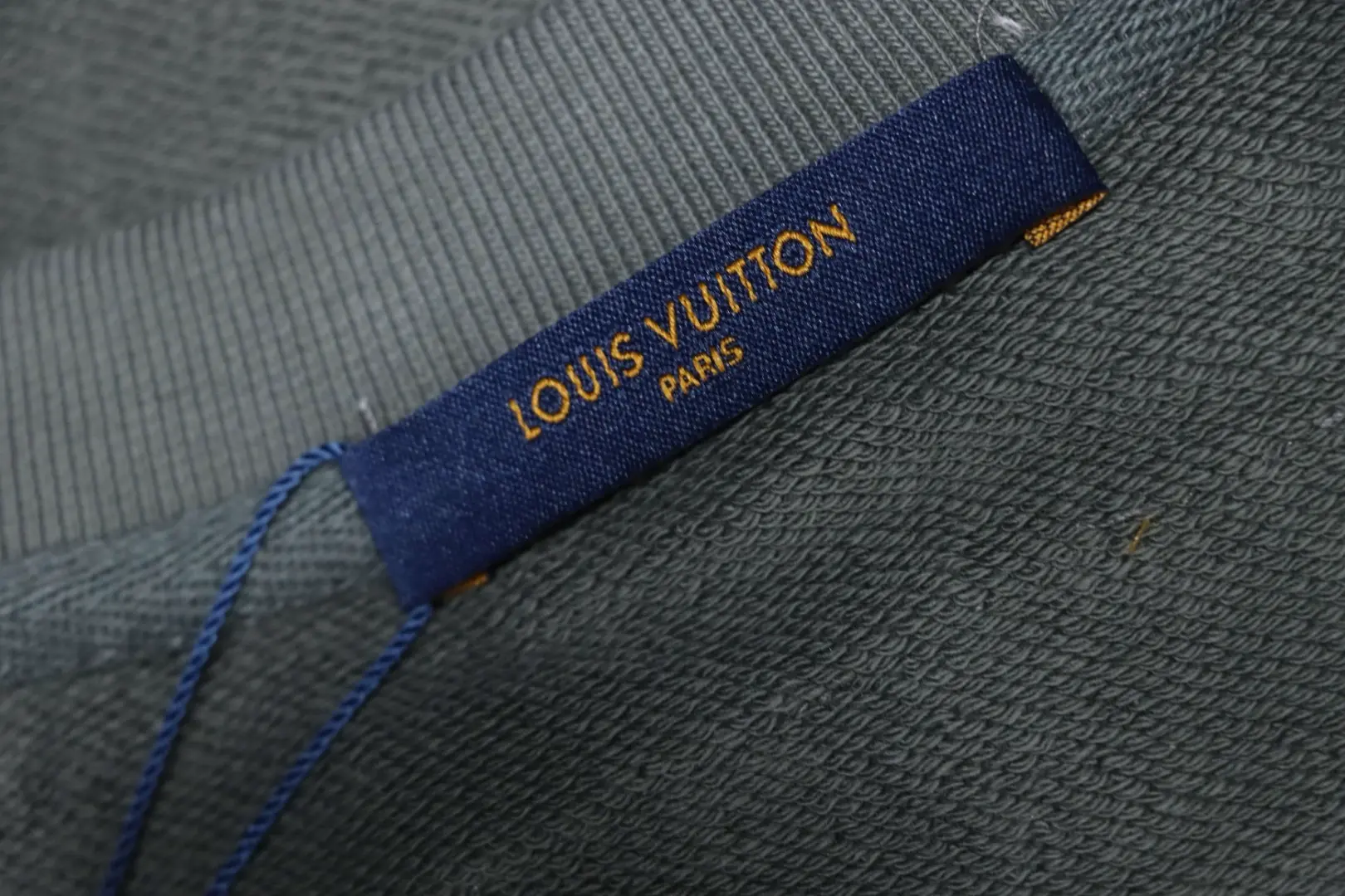 Sweatshirt mit Rundhalsausschnitt und durchgehendem Monogramm-Flockdruck M-XXL – Bild 8