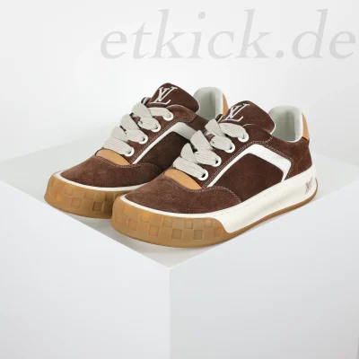 Tilted Sneaker aus Kalbsveloursleder hergestellt