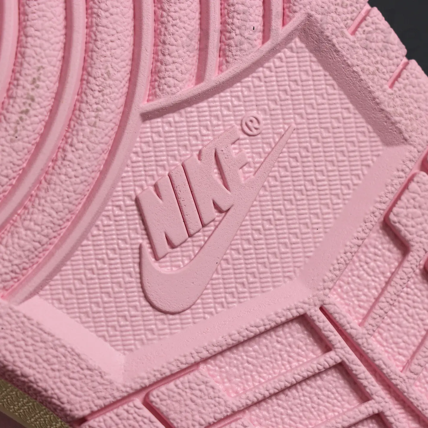 Travis Scott x Air Jordan 1 Low OG Tropical Pink – Bild 12