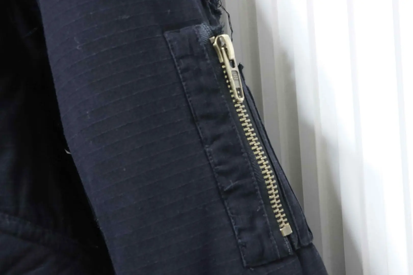 Balenciaga 22FW Paris Heavy Industry Jacke aus wattiertem Baumwollstoff mit beschädigtem Design – Bild 8