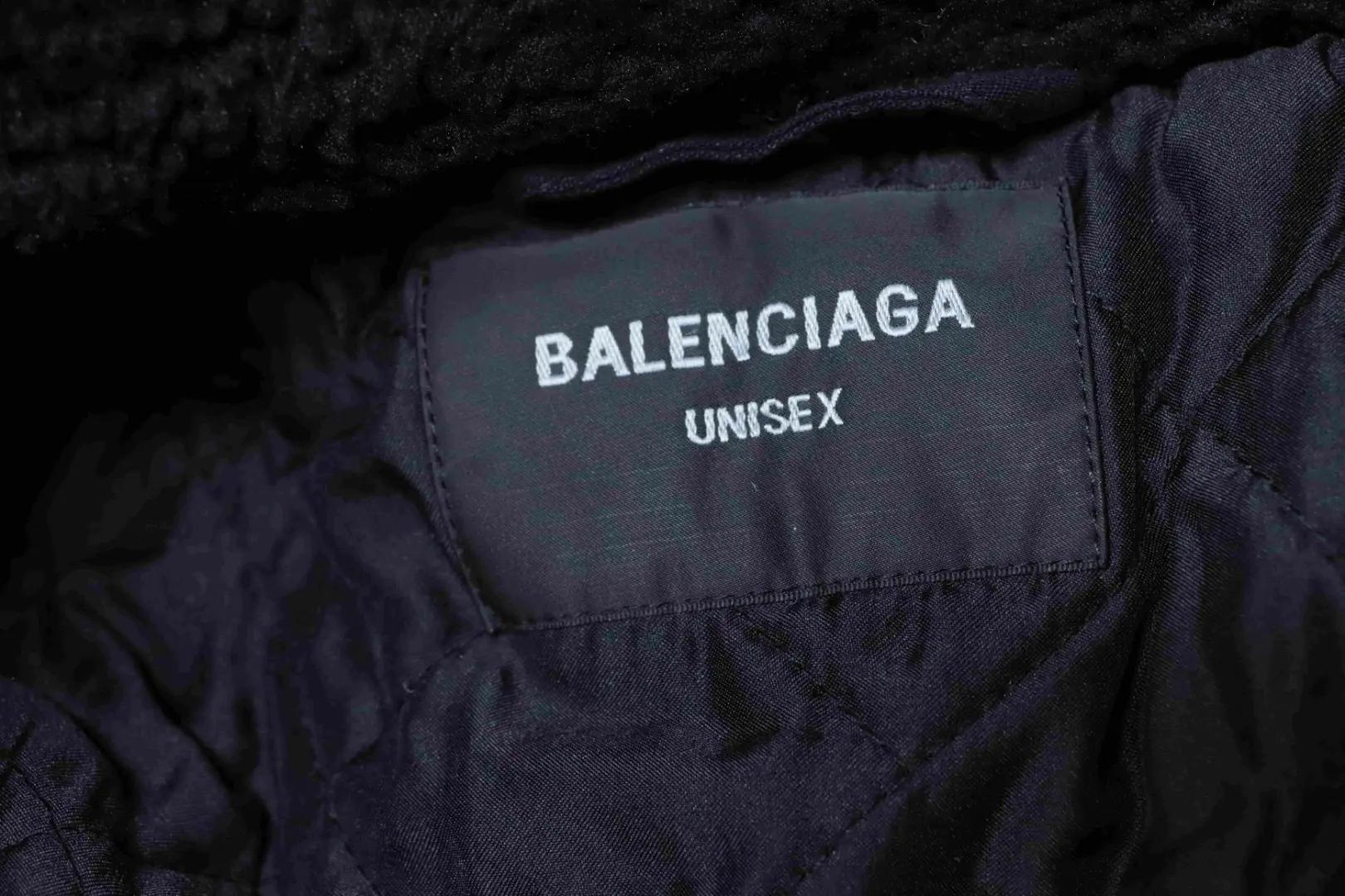 Balenciaga 22FW Paris Heavy Industry Jacke aus wattiertem Baumwollstoff mit beschädigtem Design – Bild 11