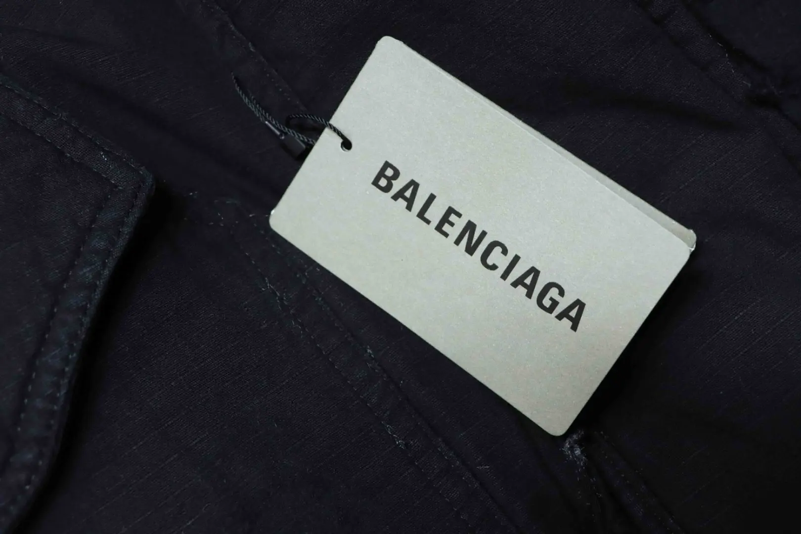 Balenciaga 22FW Paris Heavy Industry Jacke aus wattiertem Baumwollstoff mit beschädigtem Design – Bild 10