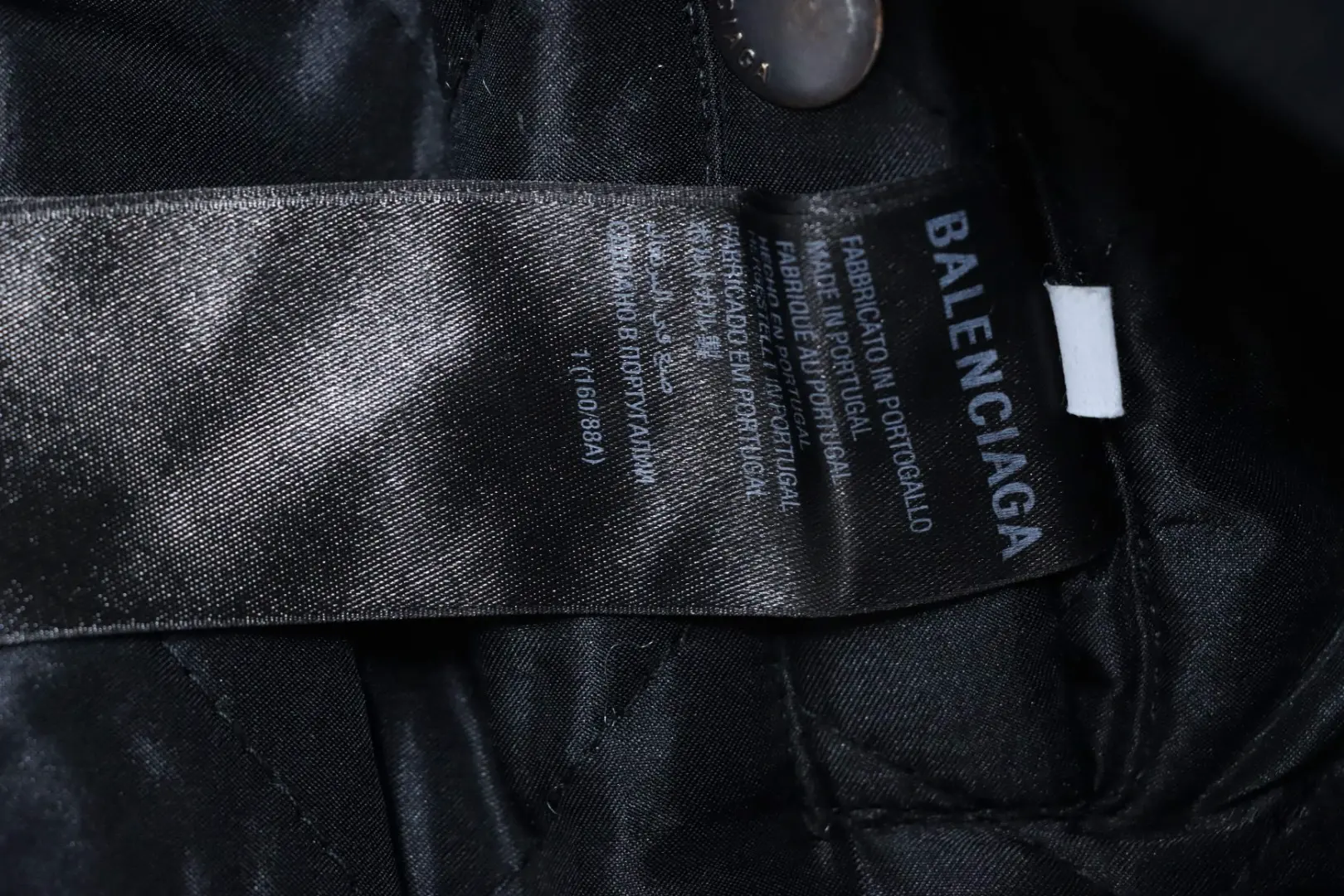 Balenciaga 22FW Paris Heavy Industry Jacke aus wattiertem Baumwollstoff mit beschädigtem Design – Bild 9