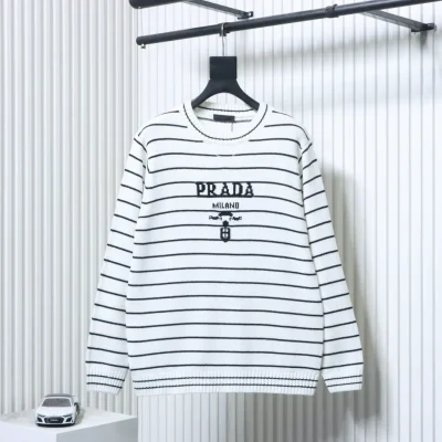 International gestreifter Pullover