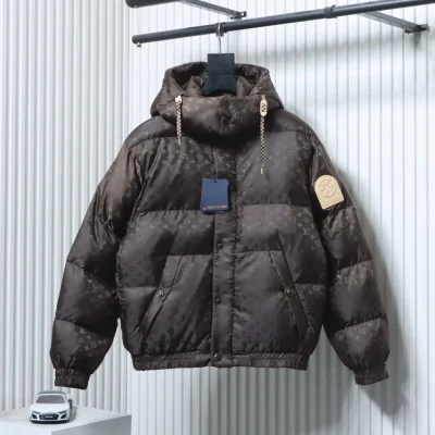 Klassische, wattierte Jacke mit Blumenmuster aus technischem Baumwollgewebe