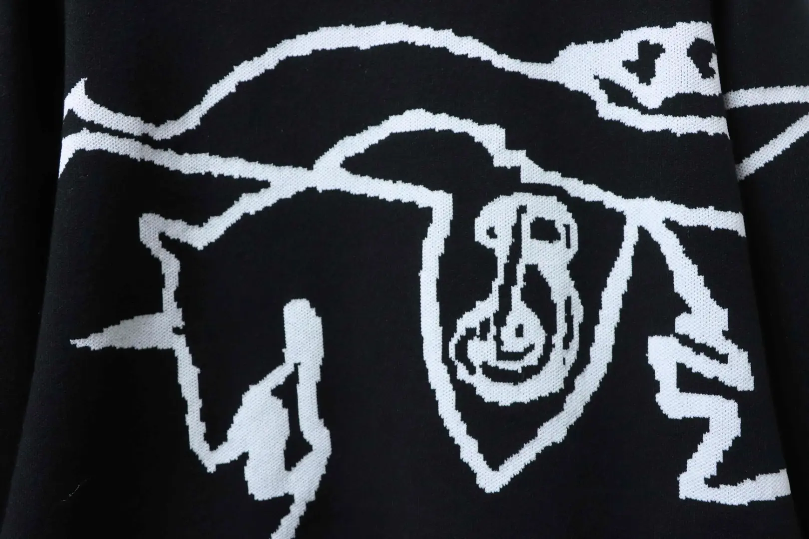 Knight Warhorse Jacquard Rundhalspullover – Bild 5