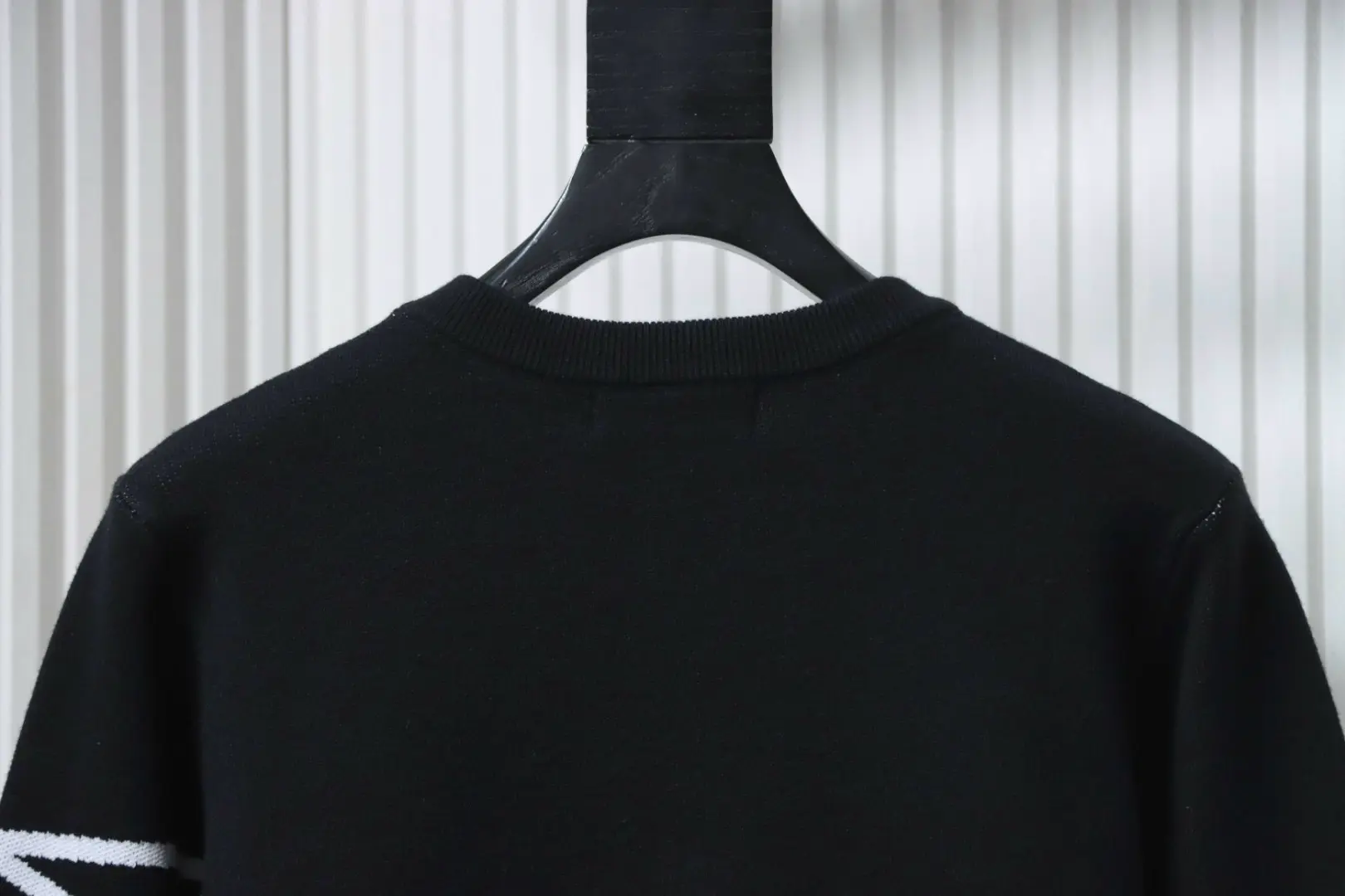 Knight Warhorse Jacquard Rundhalspullover – Bild 4