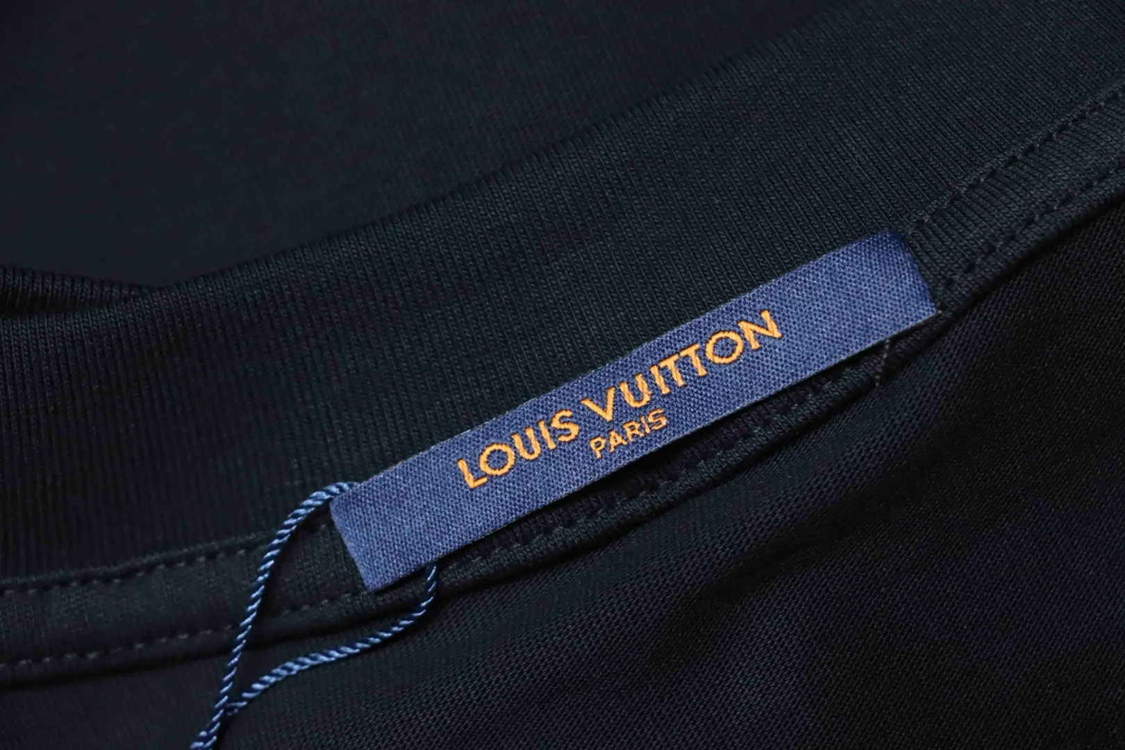 Kurzarmhemd mit Wellenmuster, farblich abgesetztem Monogramm und gesticktem Buchstabenlogo – Bild 6