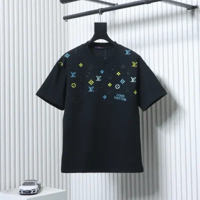 Kurzarmhemd mit Wellenmuster, farblich abgesetztem Monogramm und gesticktem Buchstabenlogo