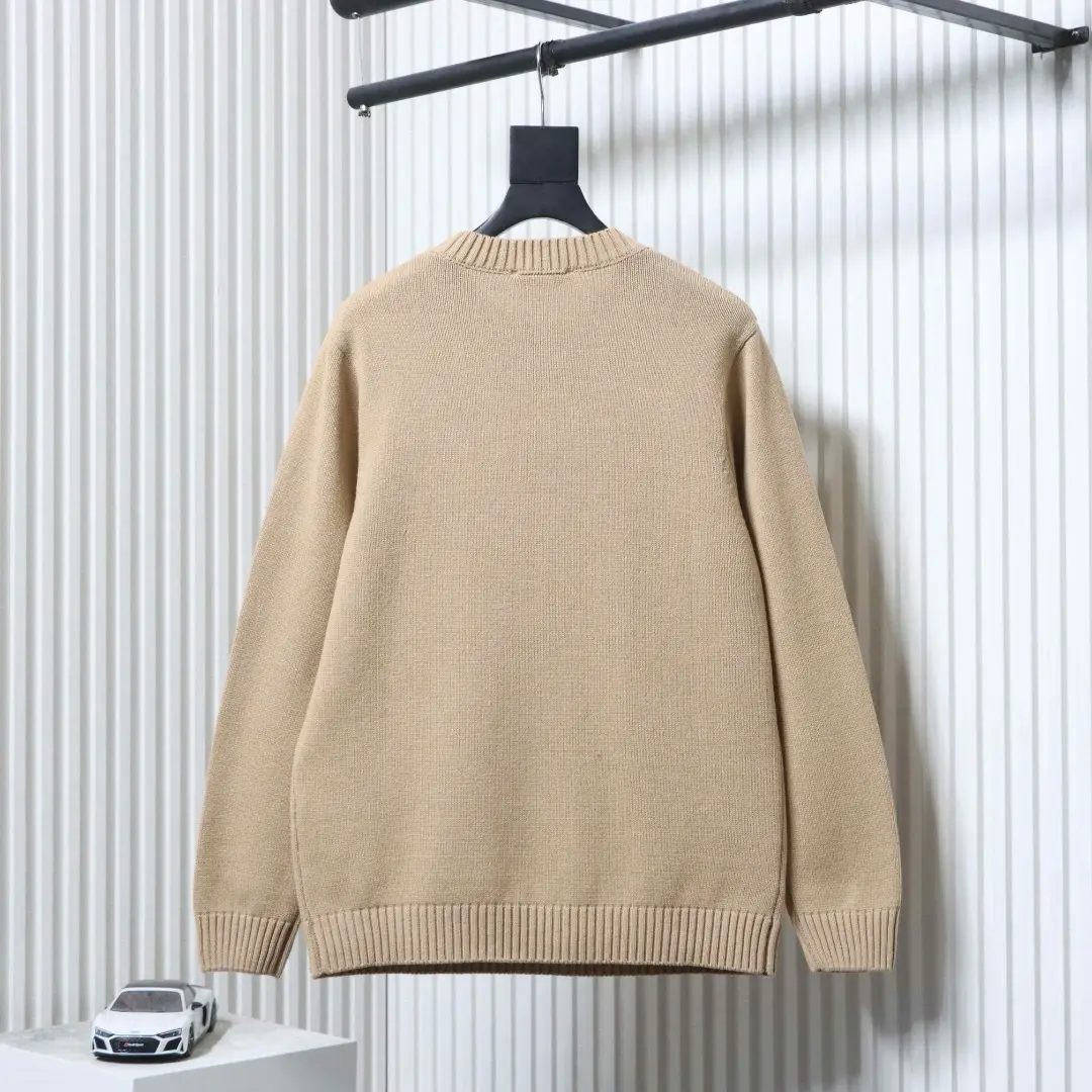 Pullover im Retro-Stil mit ikonischem Schriftzugmuster – Bild 12