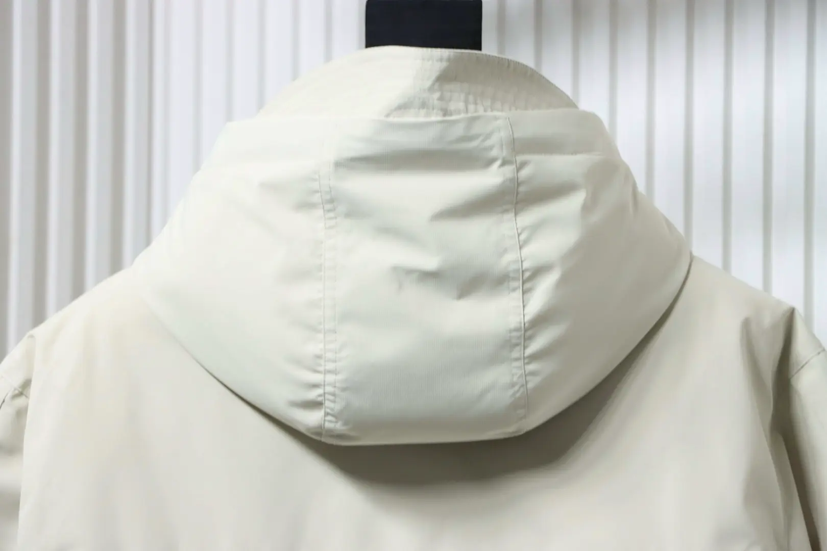 Ralph Lauren Daunenjacke mit Kapuze und gesticktem Logo – Bild 4